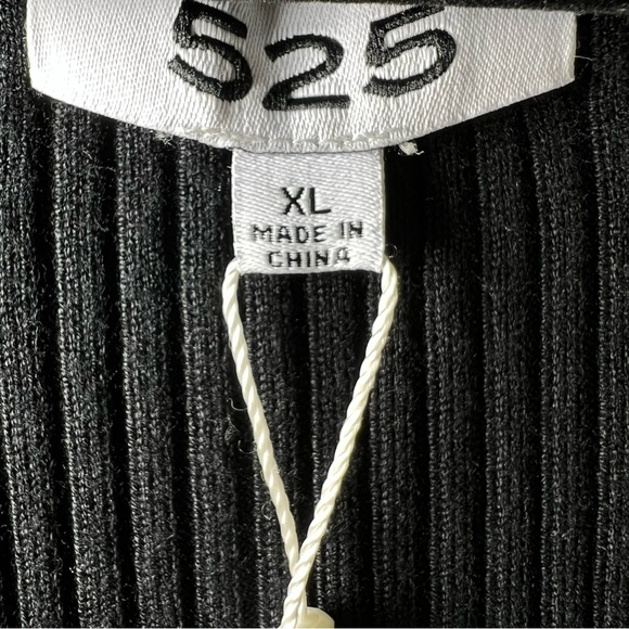 525 America black v neck stretchy sweater size XL NWT - Picture 4 of 6